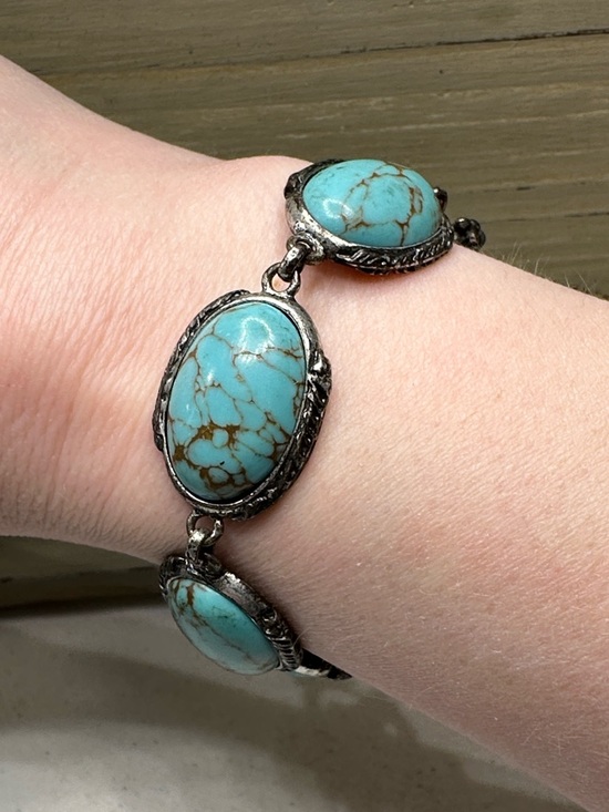 Lucky Brand Jewelry - Lucky Brand Turquoise Color Blue Stone Link Toggle Clasp Bracelet